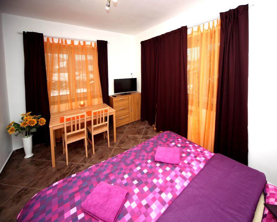 Penzion V Roklich & Apartmens V Roklich Říčany Habitación foto