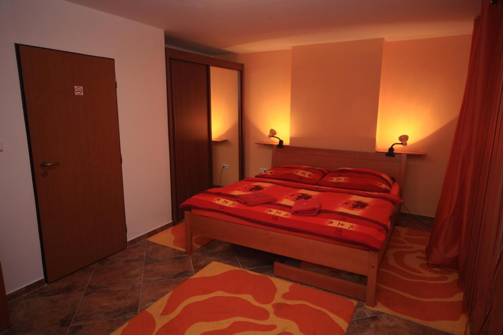 Penzion V Roklich & Apartmens V Roklich Říčany Exterior foto